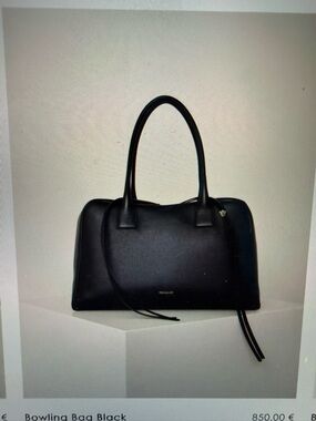 Black Shoulder Bag - Elegant Everyday Style